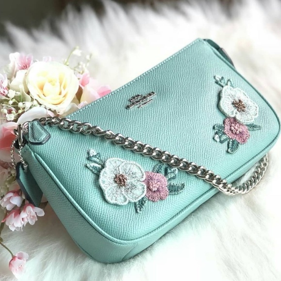 Coach Handbags - 🍒NWT🍒 COACH CROSSGRAIN LEATHER 3D FLORAL